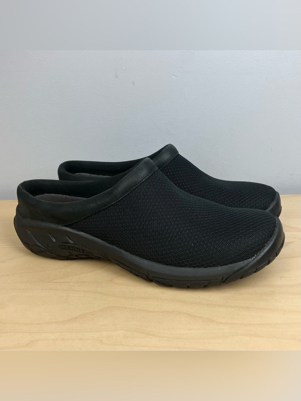 Merrell Women’s Size 9.5 Encore Breeze 4 Triple Black Casual Slip On Clogs Shoes